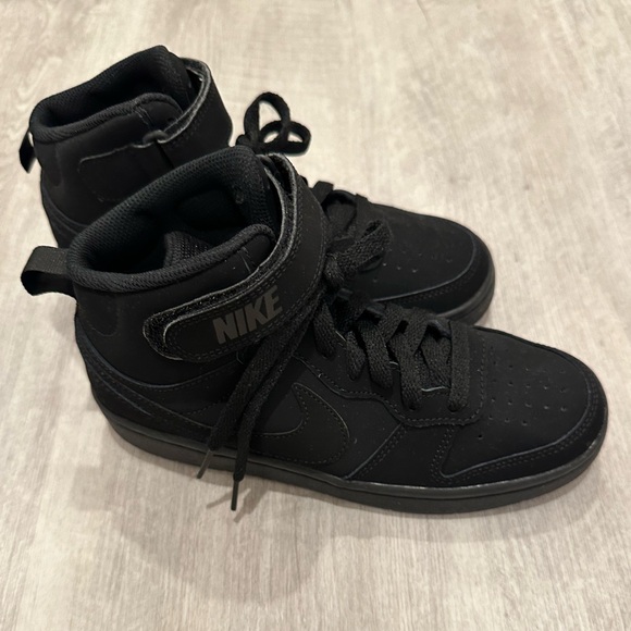 Literally perfect Nike Court Borough Mid 2 PS 'Triple Black’ - Picture 8 of 16
